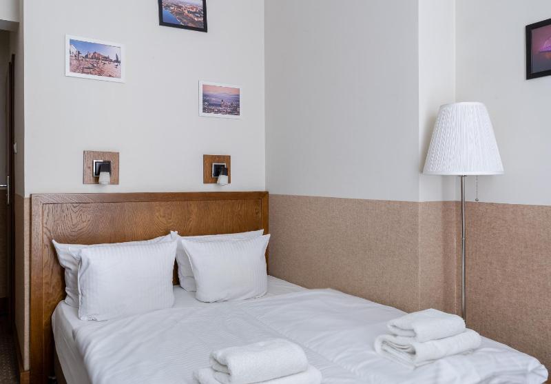 Classic Double or Twin Room with City View image 2