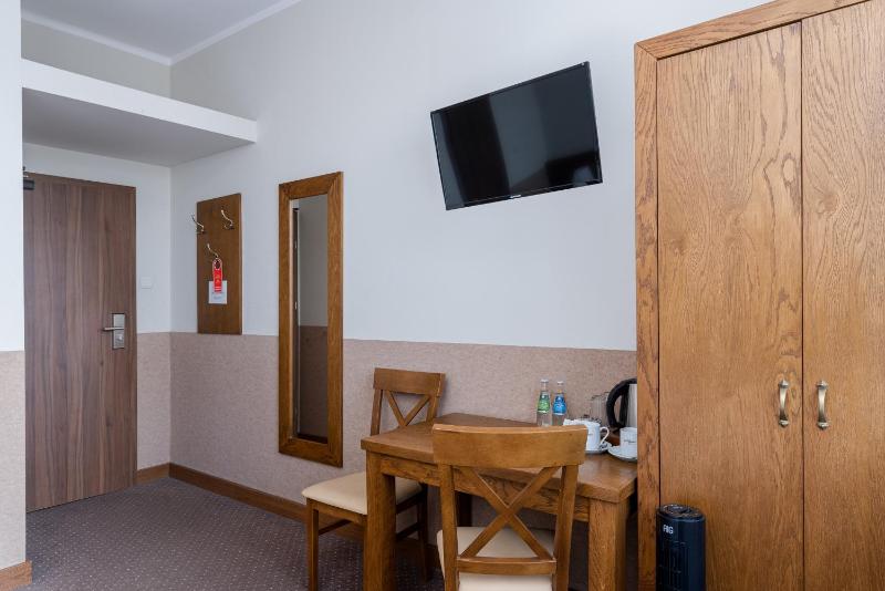 Classic Double or Twin Room with City View image 4