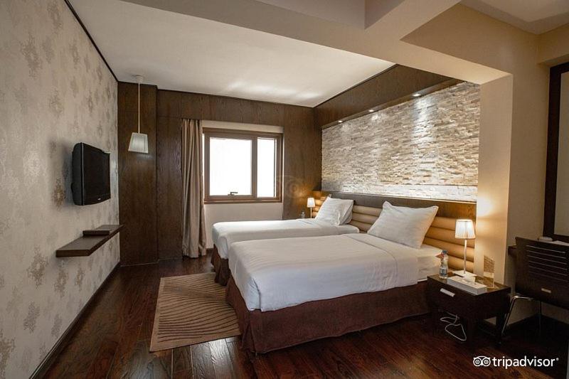 Standard Twin Room image 1