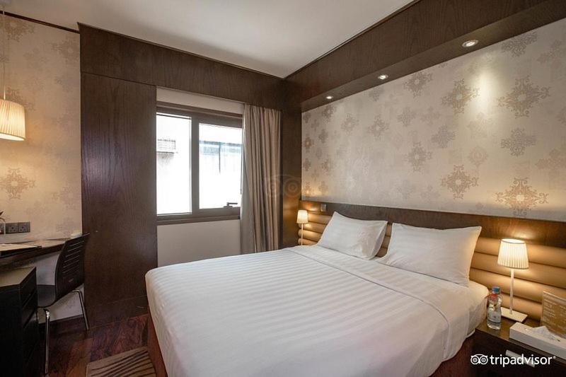 Standard Queen Room image 4