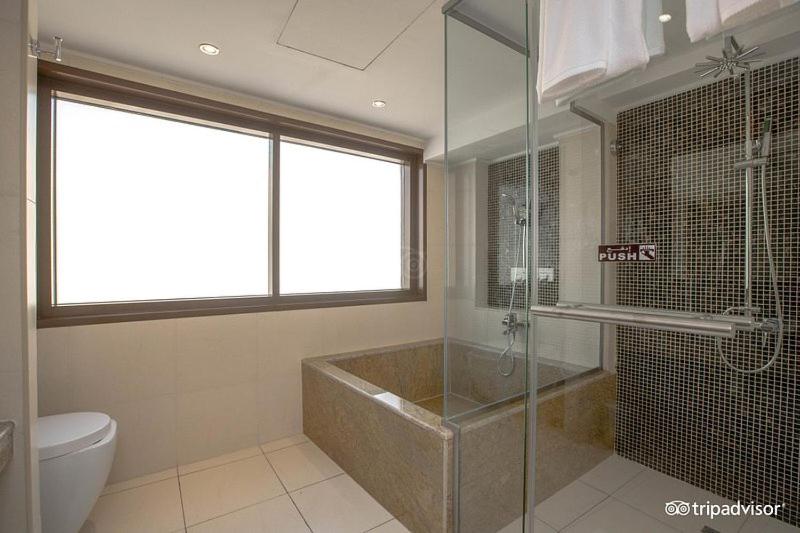 Executive Suite image 1