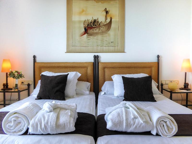 Double or Twin Room image 4