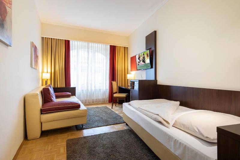 Business Single Room image 2