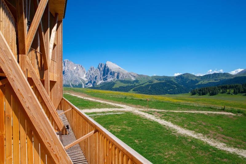 Comfort Double Room with Balcony and Mountain View image 2