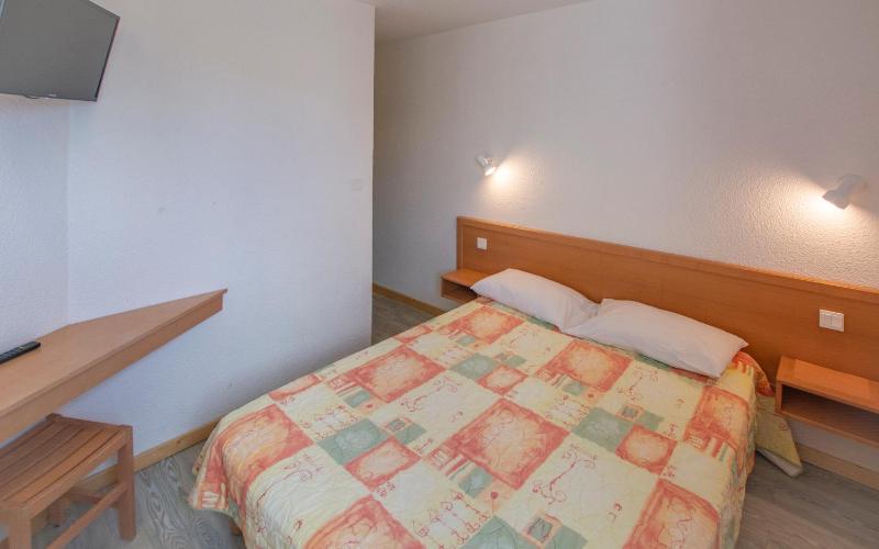 One-Bedroom Apartment image 4