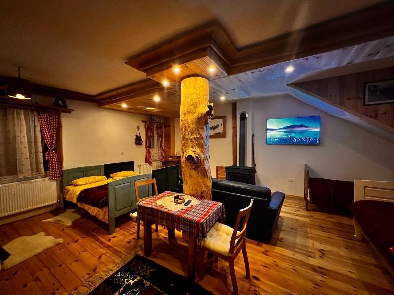 Family Room image 1