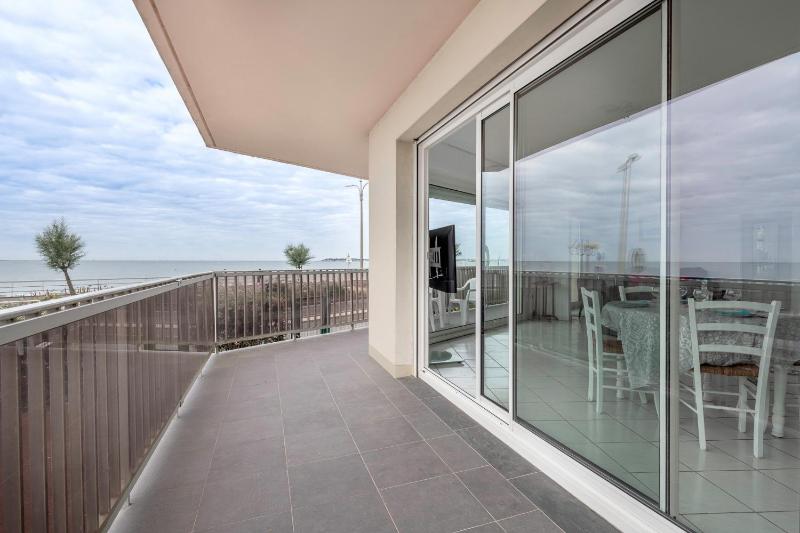Front de mer bel appartement pour 4 avec terrasse - image 15