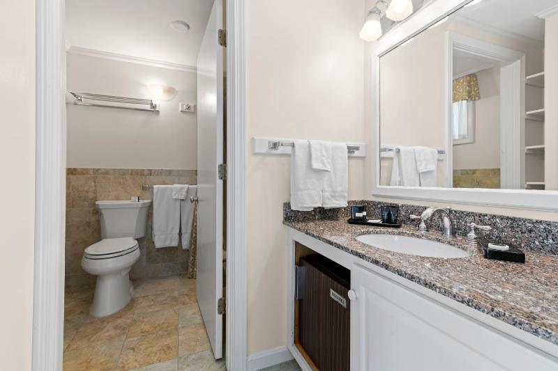 Oceanfront 1st Floor 2 Queens image 4