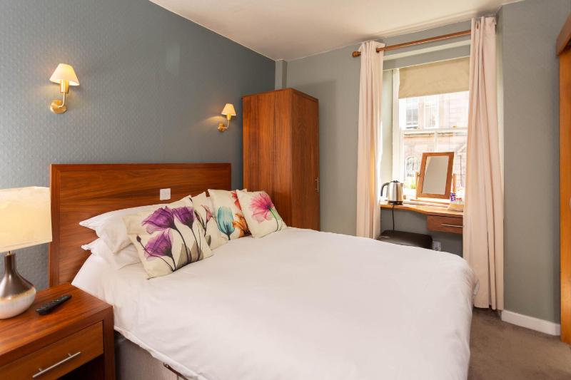 Small Double Room image 1