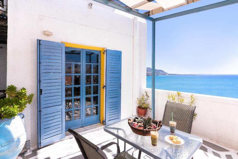 Superior Studio with Panoramic Sea View image 2