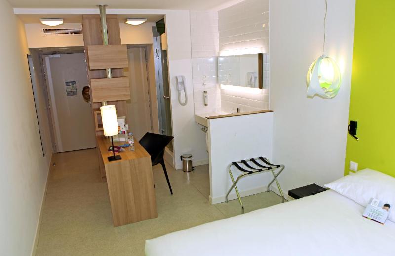 Standard Double Room image 2