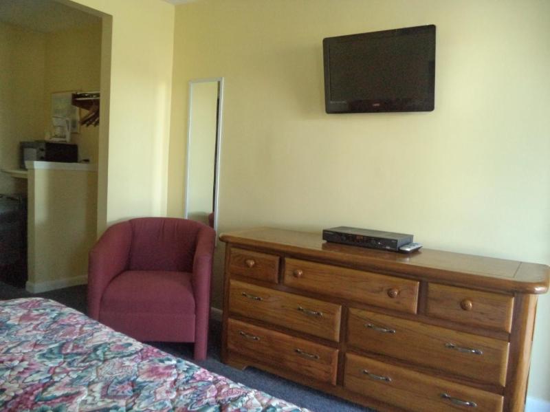 King Room with Sofa Bed image 1