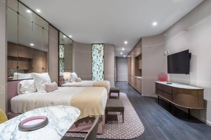 City Escapes Suites at SLS Lux Brickell Building - image 14