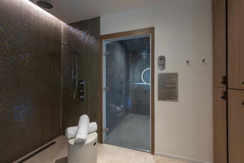 City Escapes Suites at SLS Lux Brickell Building - image 5