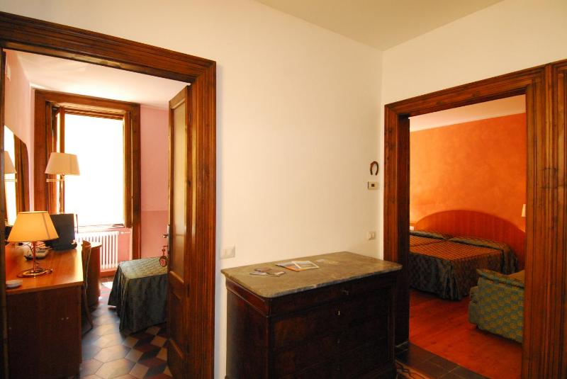 Standard Single Room with Shared Bathroom image 4