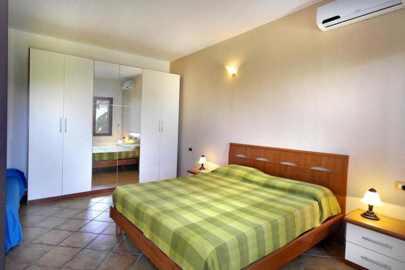 One-Bedroom Apartment image 3