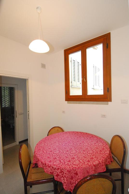 Standard Single Room with Shared Bathroom image 3