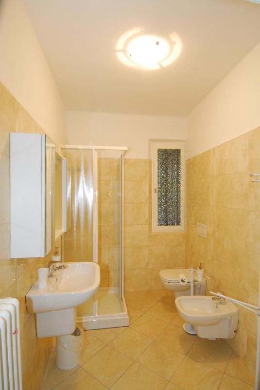 Standard Single Room with Shared Bathroom image 2