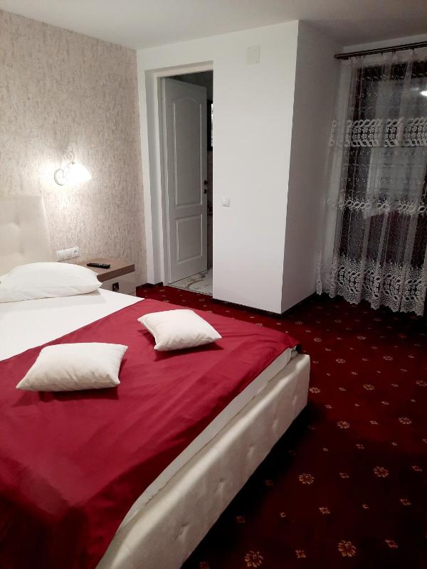 Double Room with Balcony image 3