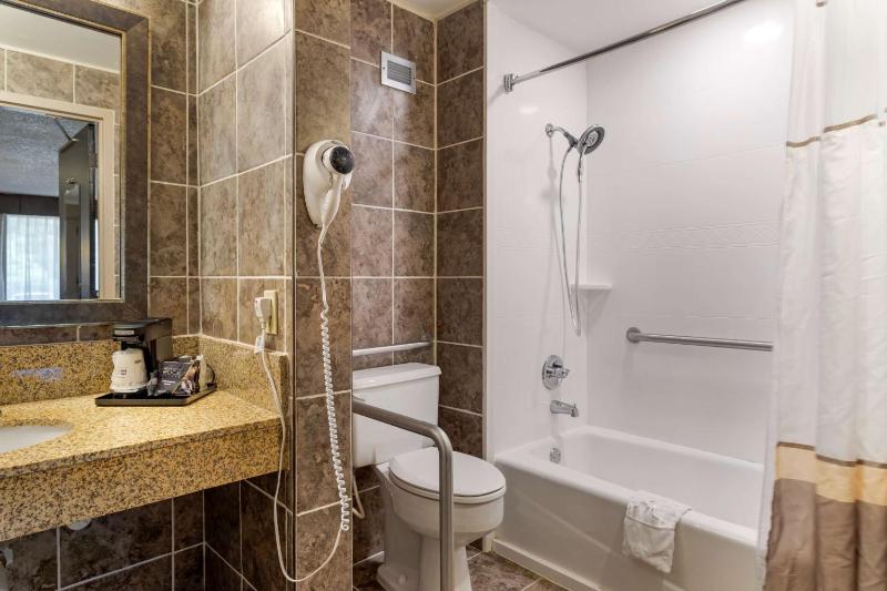 Queen Room with Two Queen Beds - Mobility Accessible image 2