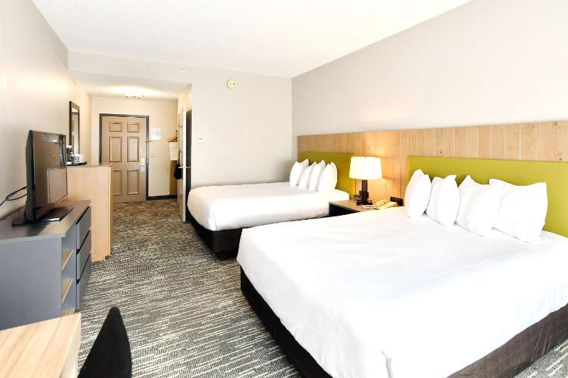 Queen Room with Two Queen Beds - Non-Smoking