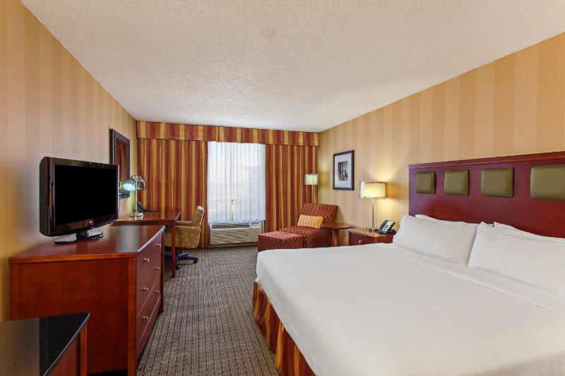 Standard King Room image 4