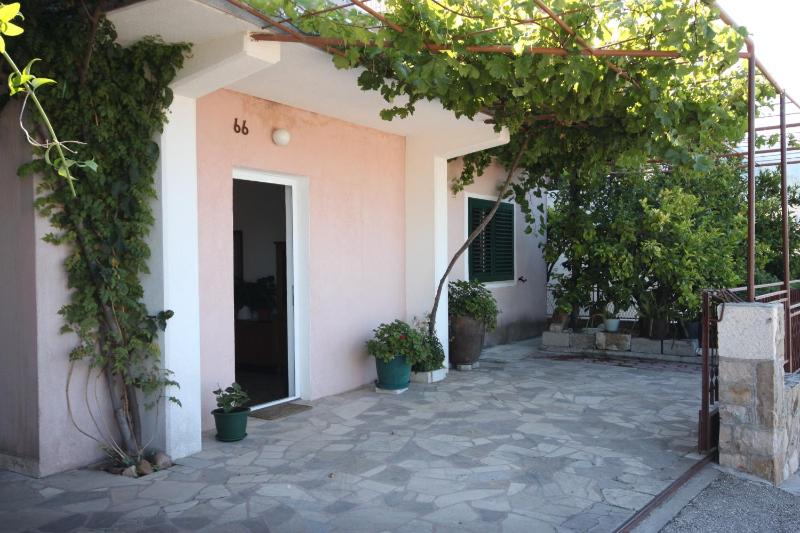 Apartments with a parking space Makarska - 6753 - image 16