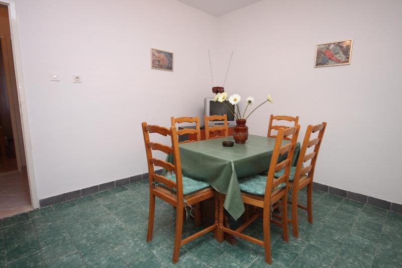 Apartments with a parking space Makarska - 6753 - image 6