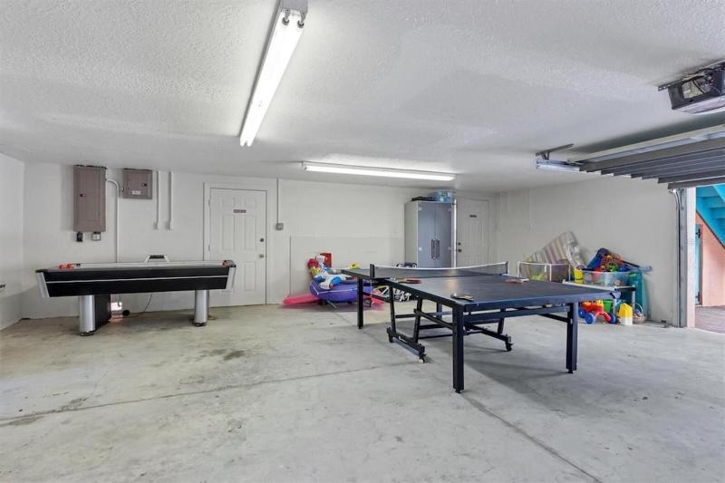 Tropical luxury pool home by the beach with roof top lounge centrally located on Anna Maria Island - image 14