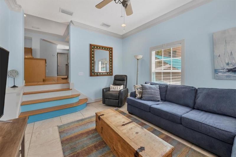 Tropical luxury pool home by the beach with roof top lounge centrally located on Anna Maria Island - image 2