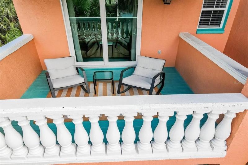 Tropical luxury pool home by the beach with roof top lounge centrally located on Anna Maria Island - image 9