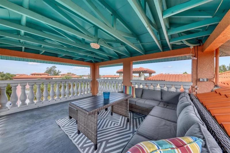 Tropical luxury pool home by the beach with roof top lounge centrally located on Anna Maria Island - image 13