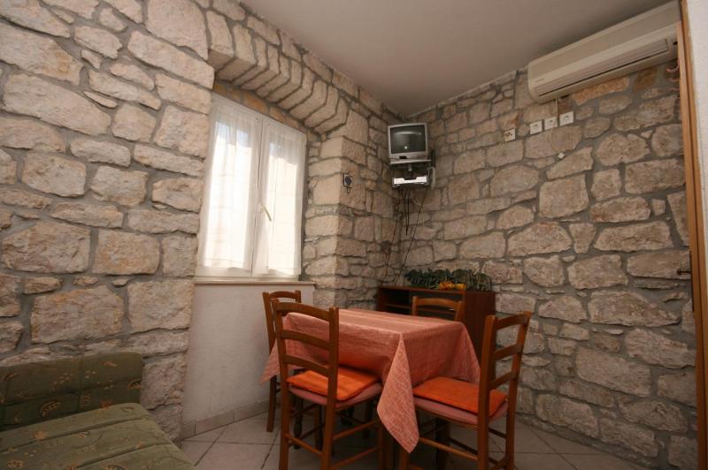 Apartments by the sea Baska Voda Makarska - 6703 - image 10