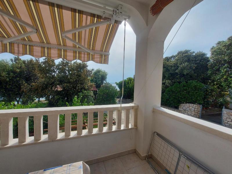 One-Bedroom Apartment with Terrace and Sea View image 3