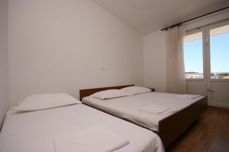 Apartments with a parking space Makarska - 6844 - image 11