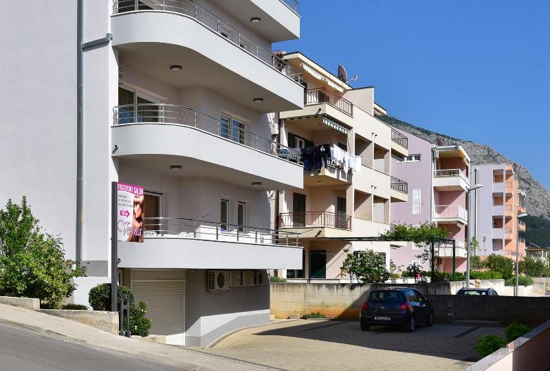Apartments with a parking space Makarska - 6720 - image 28