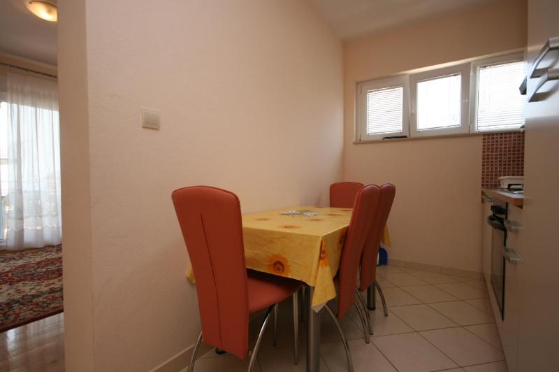 Apartments with a parking space Makarska - 6720 - image 16