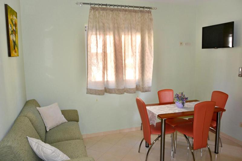 Apartments with a parking space Makarska - 6720 - image 40