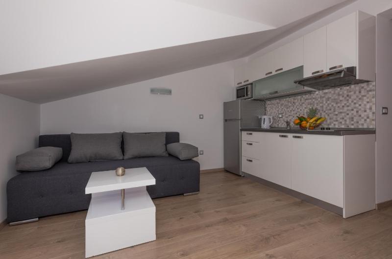 Apartments with a parking space Makarska - 6720 - image 35