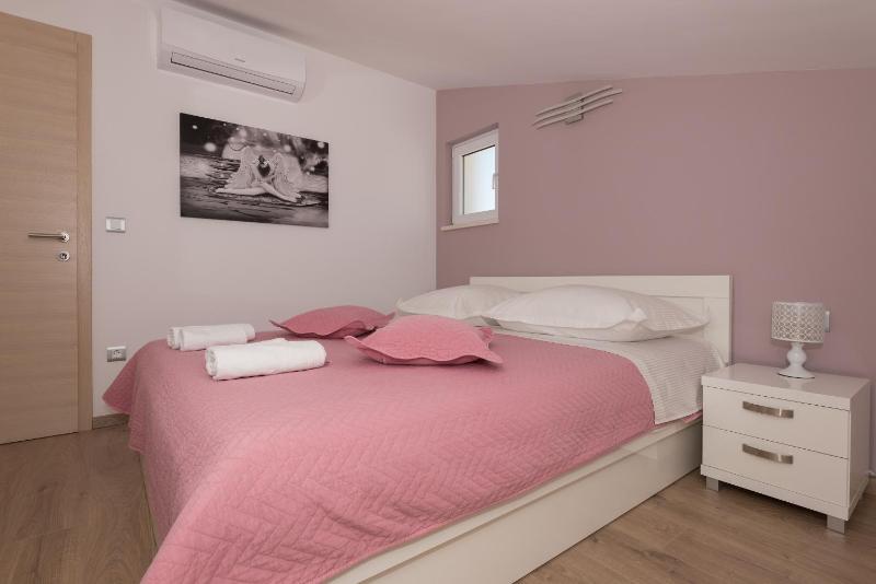 Apartments with a parking space Makarska - 6720 - image 44