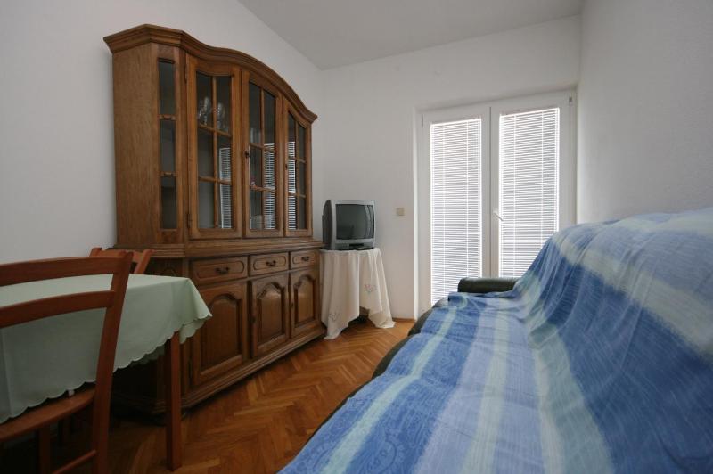 Apartments with a parking space Makarska - 6641 - image 2