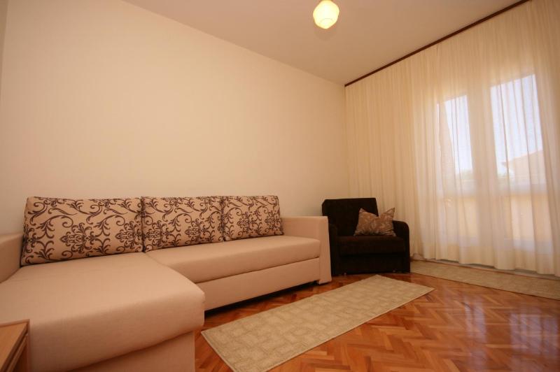 Three-Bedroom Apartment with Terrace and Sea View image 1