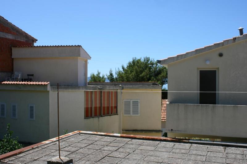 Three-Bedroom Apartment with Terrace and Sea View image 3