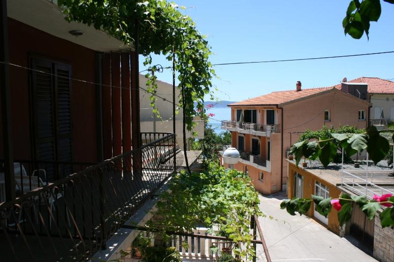 Studio with Balcony and Sea View image 3