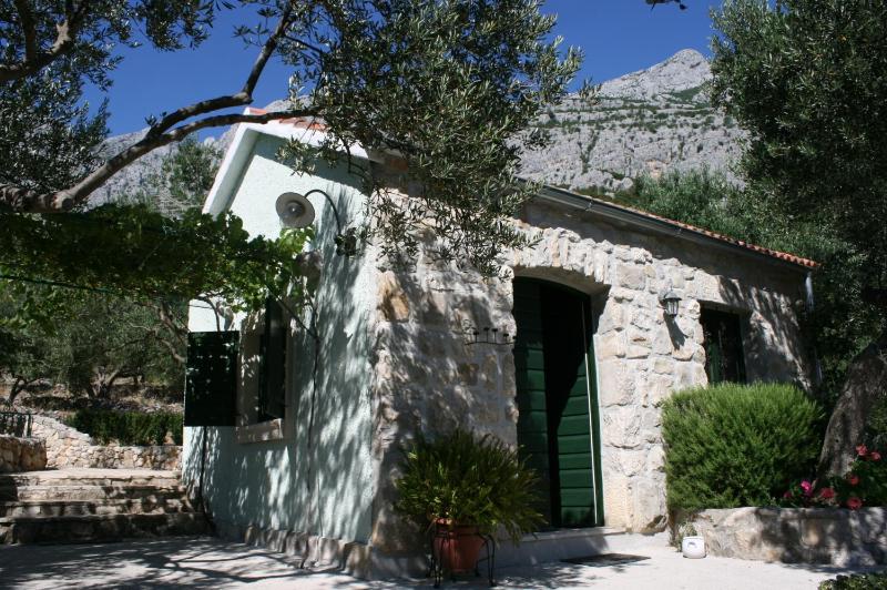Holiday house with a parking space Makarska - 6770 - image 1