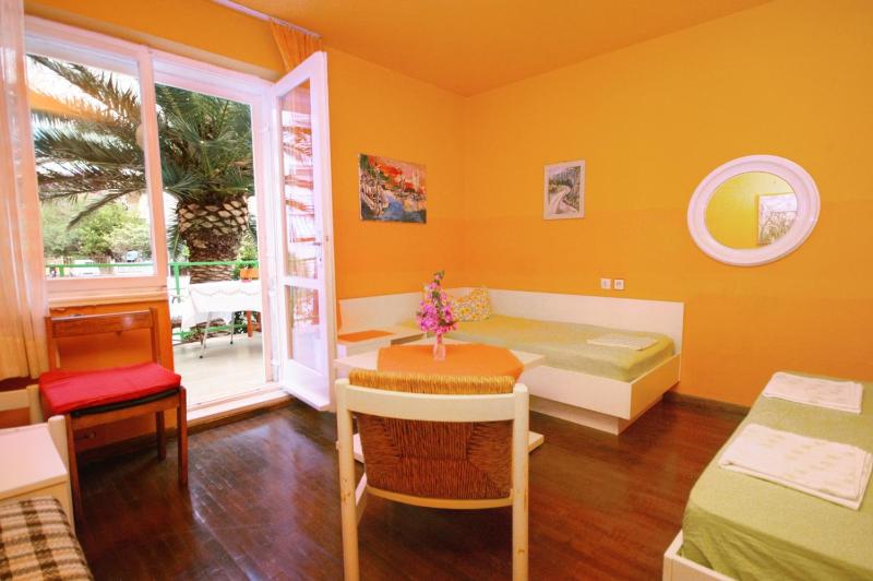 Apartments and rooms with parking space Makarska - 6644 - image 2