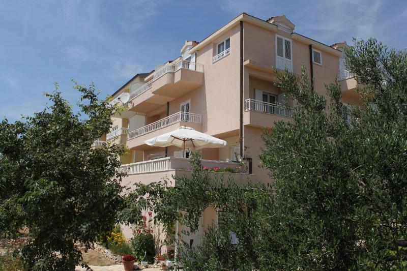 Apartments with a parking space Makarska - 6667 - image 38