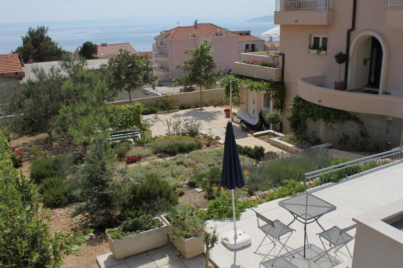 Apartments with a parking space Makarska - 6667 - image 3