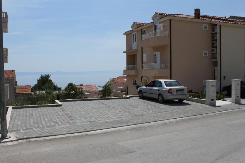 Apartments with a parking space Makarska - 6667 - image 22