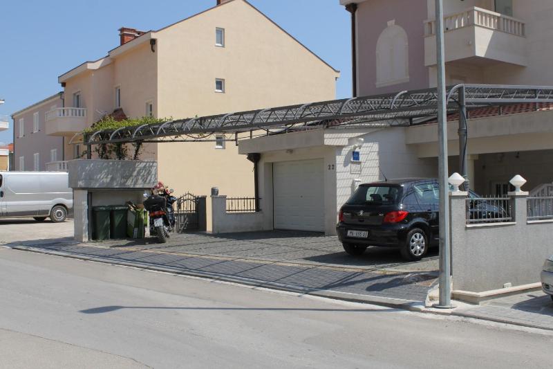 Apartments with a parking space Makarska - 6694 - image 8